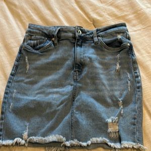 Kendall + Kylie Jean denim skirt fringed